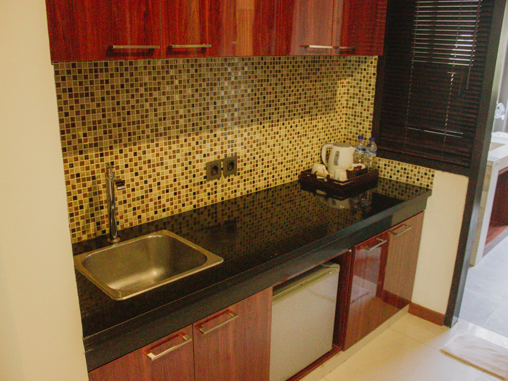 https://www.client.booknpay.net/argyasantijimbaran/assets/img/static/double-deluxe-rooms/double-deluxe-rooms3.jpg