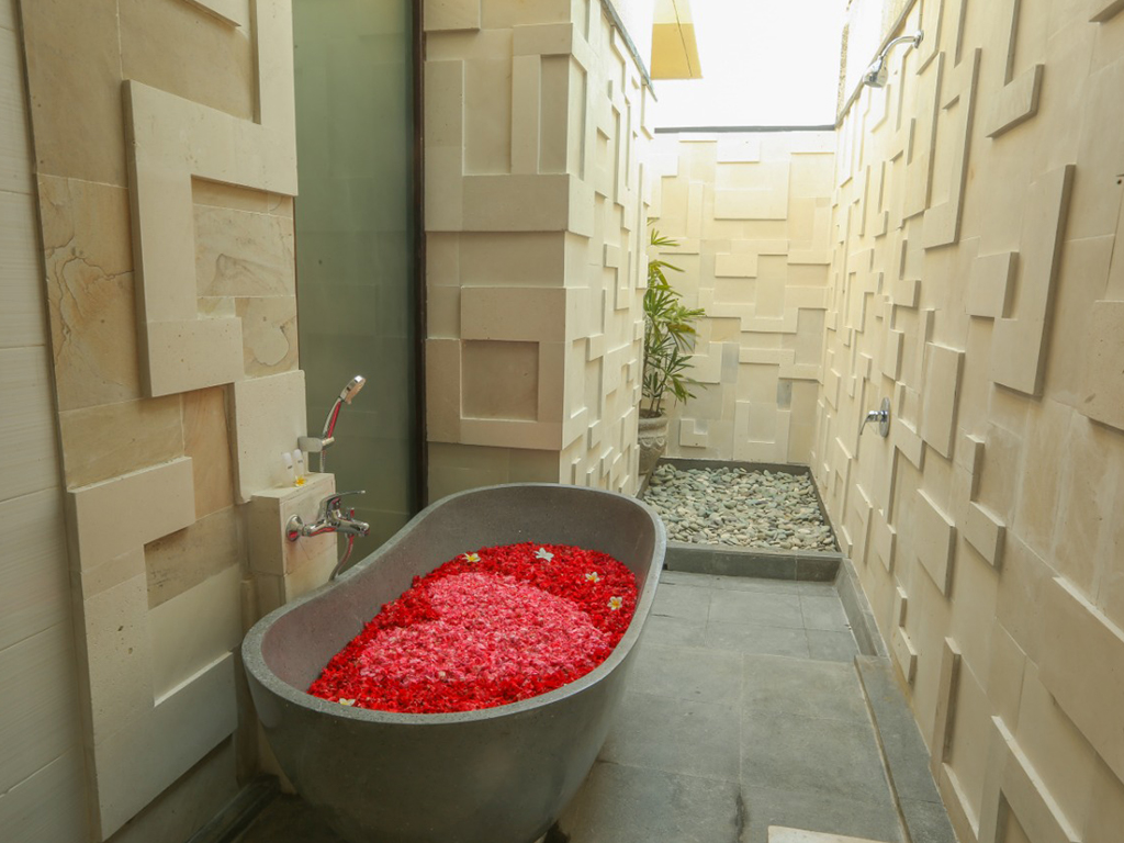 https://www.client.booknpay.net/argyasantijimbaran/assets/img/static/junior-suite-rooms/junior-suite-rooms4.jpg